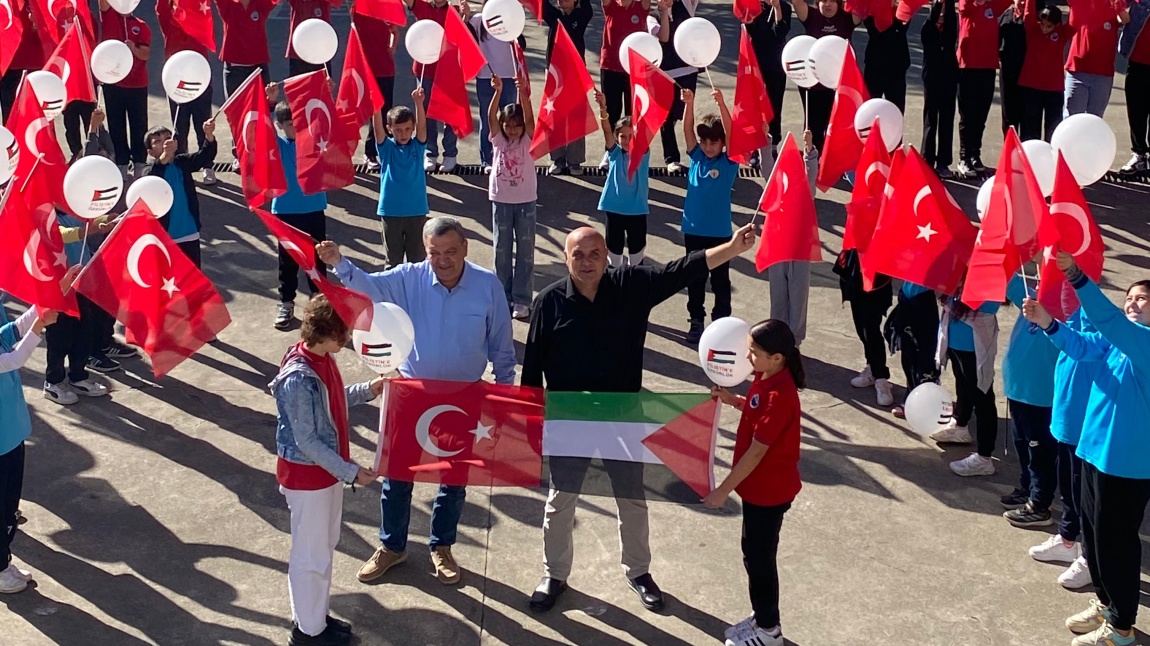  ÖĞRENCİLERDEN FİLİSTİN’E DESTEK 
